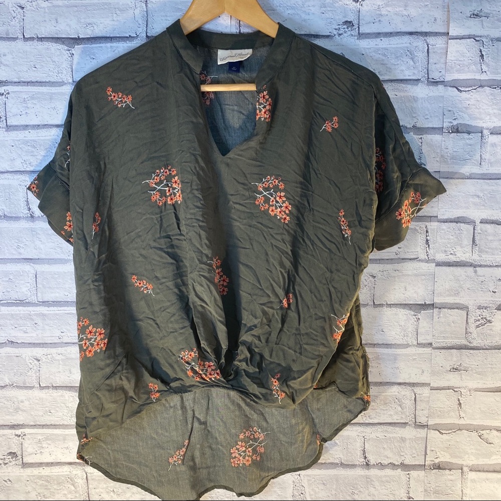 Universal thread twisted hem/ hi lo blouse